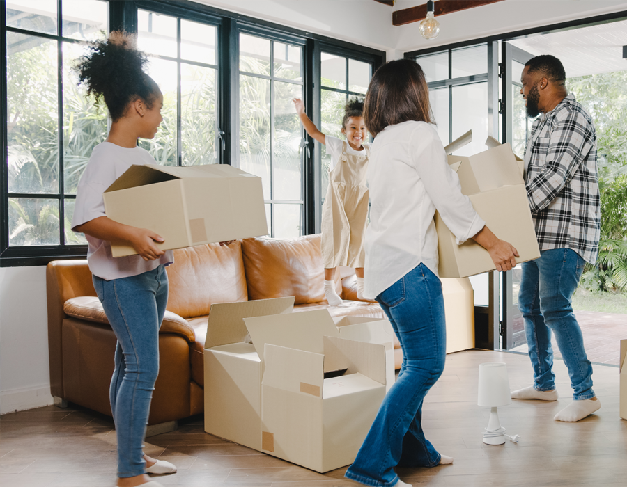 Para el 10% de los expatriados que llegan a España, sus muebles llegan tarde.