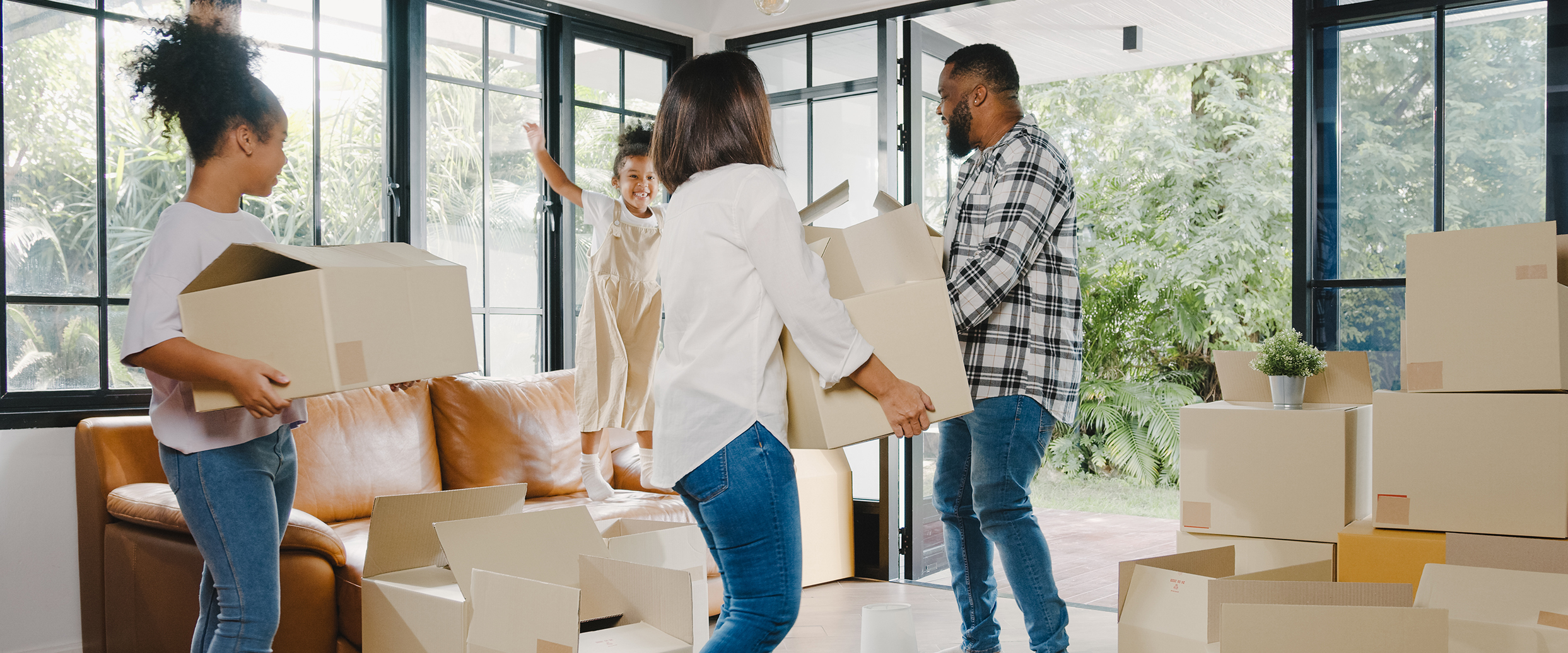 Para el 10% de los expatriados que llegan a España, sus muebles llegan tarde.